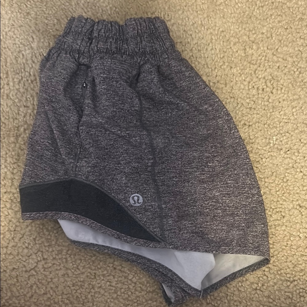 Lululemon Hotty Hot Low-Rise lined shorts 4”